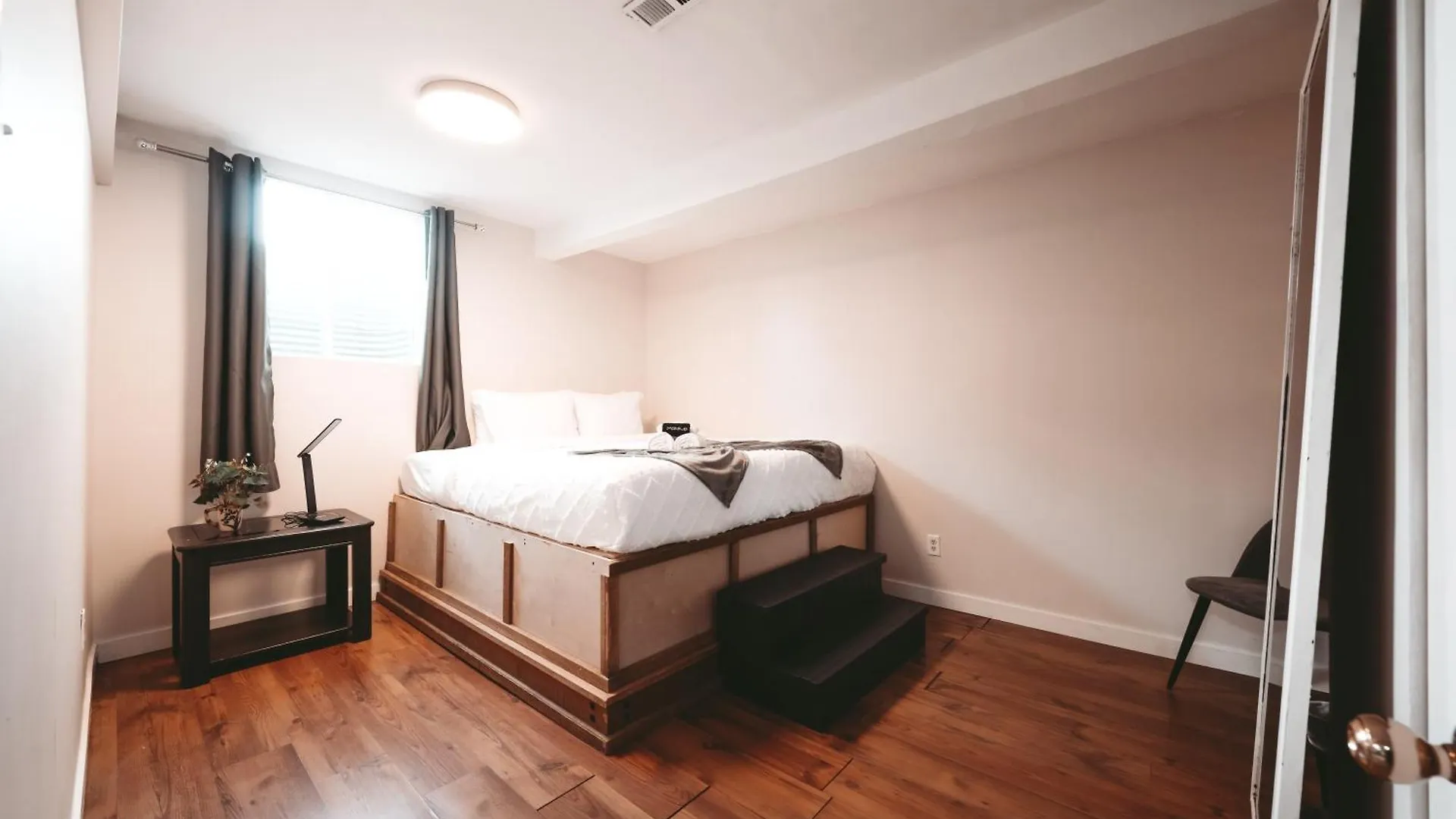 Ferienwohnung The Cloud Off 16Th YYC 0*,