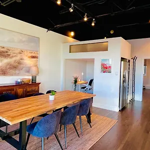 Sunny Penthouse On 17th Ave, 1 Bedroom, 1 Loft Bed With Ladder, 1 Sofa Bed, Sleeps 6, Downtown Calgary